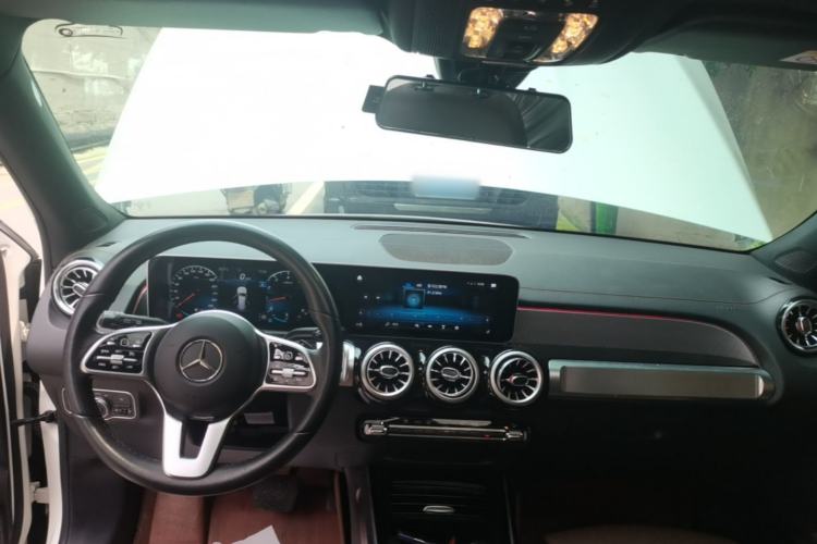 Used Mercedes-Benz GLB 2020 GLB 180 Dynamic Edition Center Console
