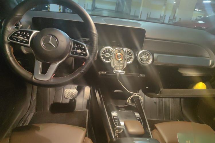 Used Mercedes-Benz GLB 2020 GLB 200 Stylish Edition Center Console