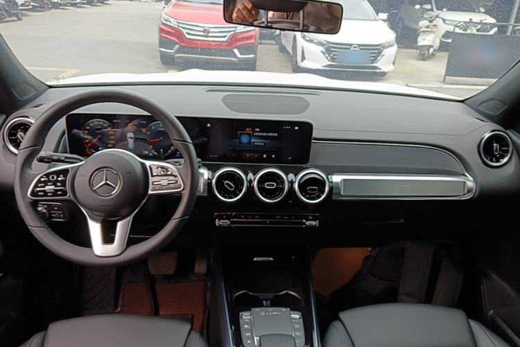 Used Mercedes-Benz GLB 2020 GLB 180 Fashion Model Center Console