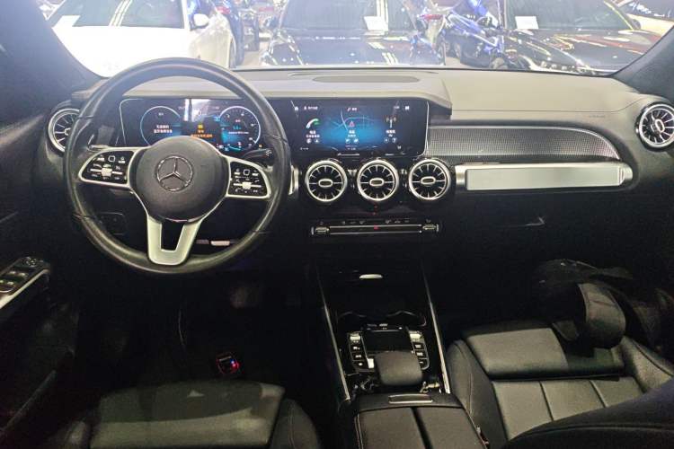 Used Mercedes-Benz GLB 2020 Facelift GLB 200 Fashion Edition Center Console