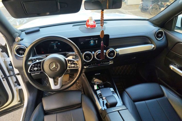 Used Mercedes-Benz GLB 2020 GLB 200 Dynamic Edition Center Console