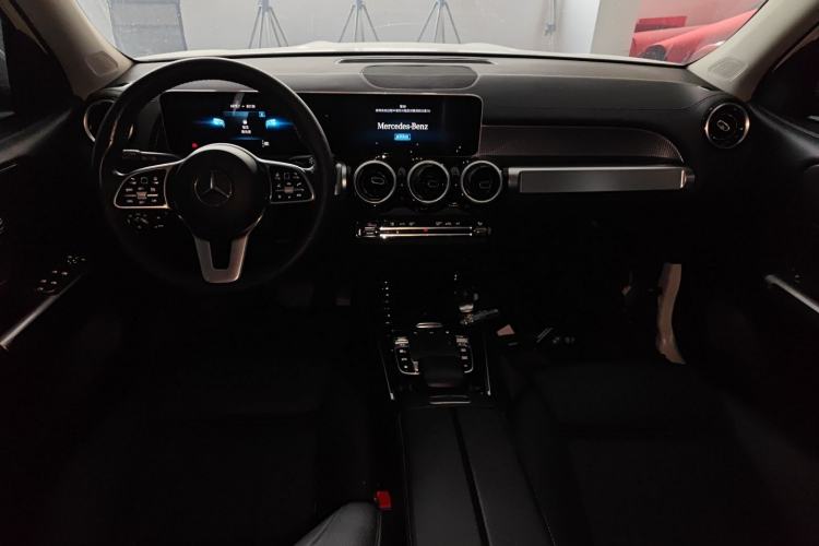 Used Mercedes-Benz GLB 2020 GLB 200 Dynamic Edition Center Console