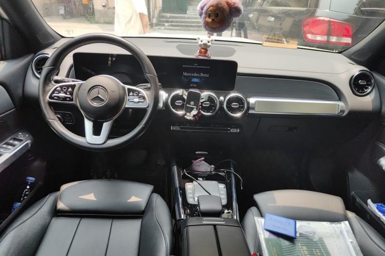 Used Mercedes-Benz GLB 2020 GLB 180 Dynamic Edition Center Console