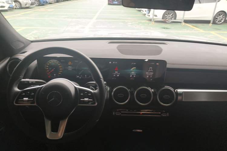 Used Mercedes-Benz GLB 2020 GLB 200 Dynamic Edition Center Console