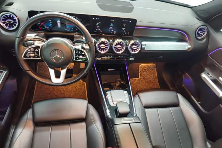Used Mercedes-Benz GLB 2020 Facelift GLB 200 Fashion Edition Center Console