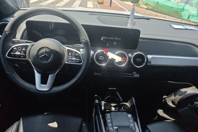Used Mercedes-Benz GLB 2020 GLB 180 Dynamic Edition Center Console