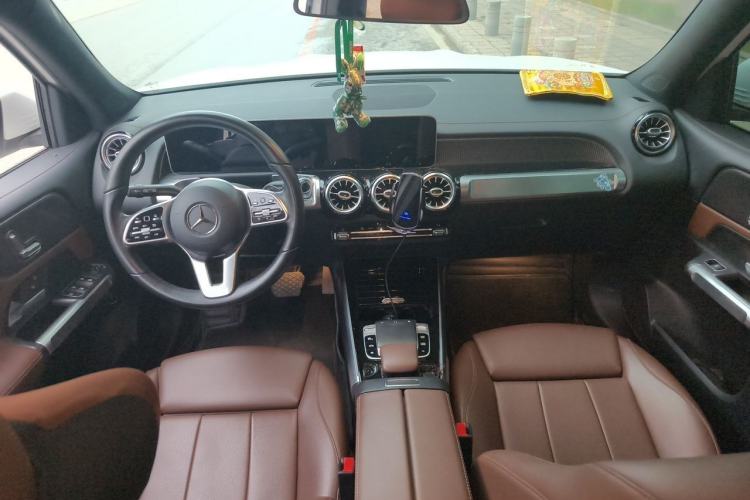 Used Mercedes-Benz GLB 2020 GLB 200 Stylish Edition Center Console