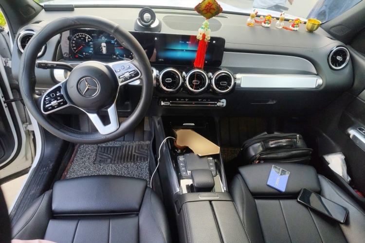 Used Mercedes-Benz GLB 2020 GLB 180 Dynamic Edition Center Console
