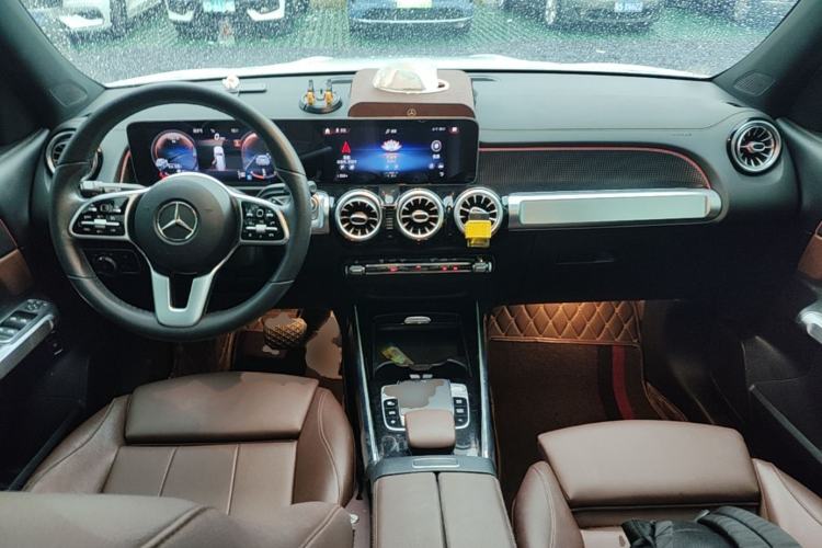 Used Mercedes-Benz GLB 2020 GLB 200 Stylish Edition Center Console
