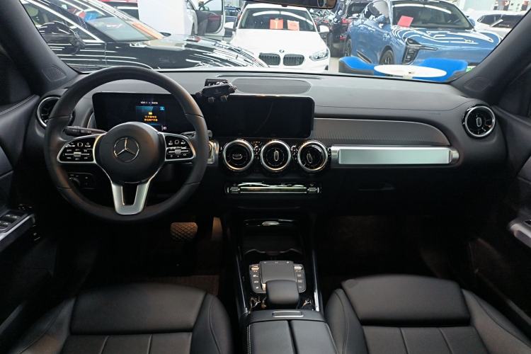 Used Mercedes-Benz GLB 2020 GLB 180 Dynamic Edition Center Console