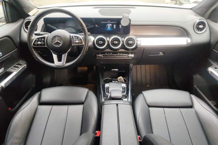 Used Mercedes-Benz GLB 2020 GLB 200 Dynamic Edition Center Console
