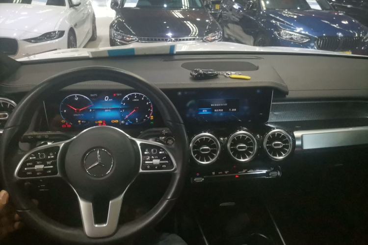 Used Mercedes-Benz GLB 2020 Facelift GLB 200 Fashion Edition Center Console