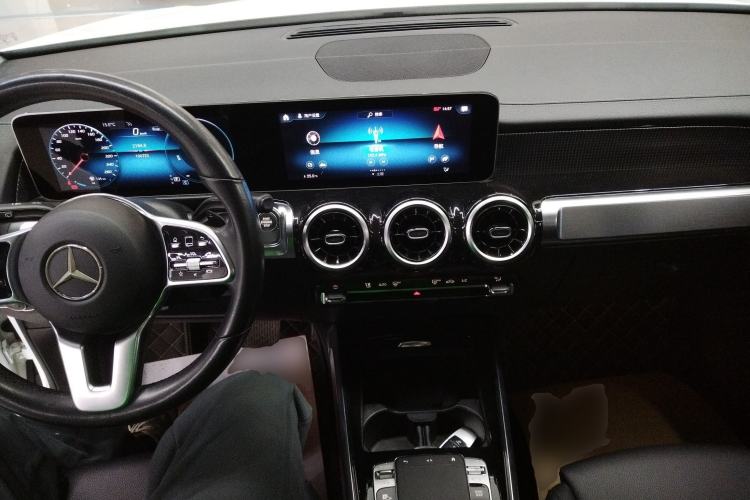Used Mercedes-Benz GLB 2020 GLB 200 Dynamic Edition Center Console