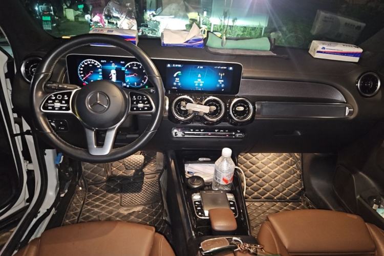 Used Mercedes-Benz GLB 2020 GLB 200 Dynamic Edition Center Console