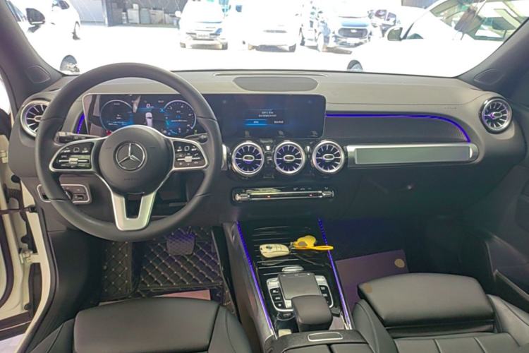 Used Mercedes-Benz GLB 2020 GLB 200 Stylish Edition Center Console