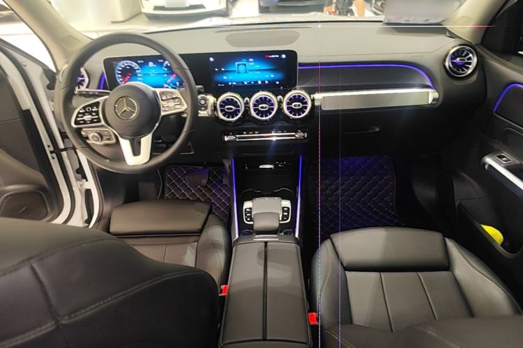 Used Mercedes-Benz GLB 2020 GLB 200 Stylish Edition Center Console