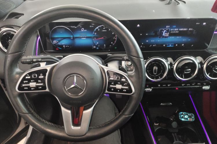 Used Mercedes-Benz GLB 2020 GLB 200 Dynamic Edition Center Console
