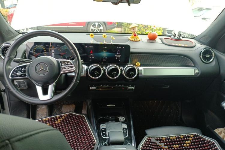 Used Mercedes-Benz GLB 2020 GLB 200 Dynamic Edition Center Console