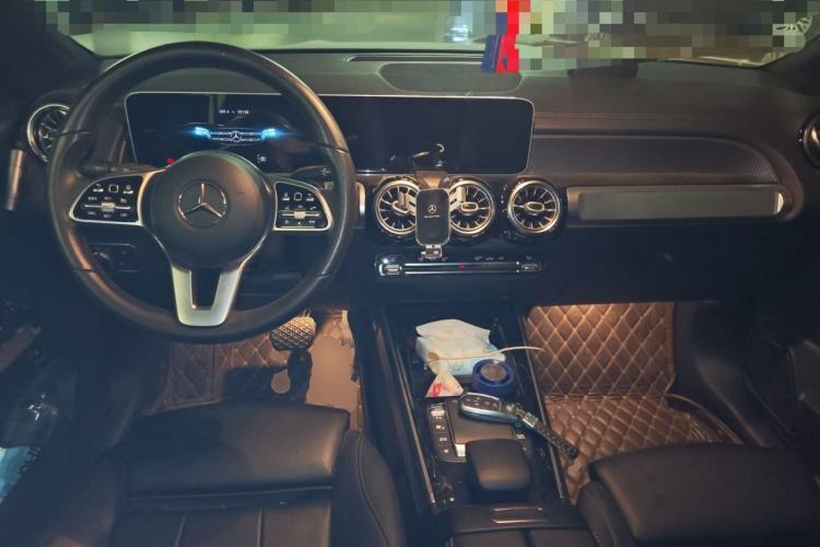 Used Mercedes-Benz GLB 2020 Facelift GLB 200 Fashion Edition Center Console