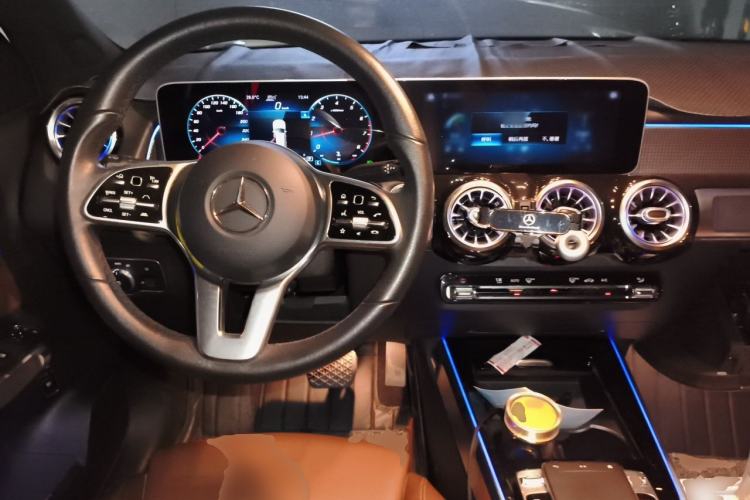 Used Mercedes-Benz GLB 2020 GLB 200 Stylish Edition Center Console