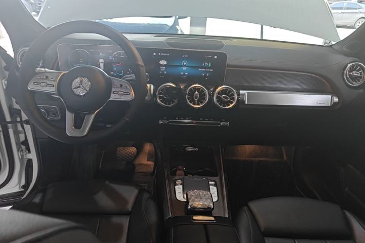 Used Mercedes-Benz GLB 2020 Updated GLB 200 Dynamic Edition Center Console