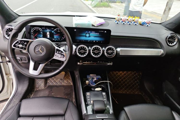 Used Mercedes-Benz GLB 2020 Facelift GLB 200 Fashion Edition Center Console