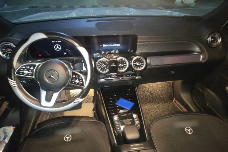 Used Mercedes-Benz GLB 2020 Updated GLB 200 Dynamic Edition Center Console