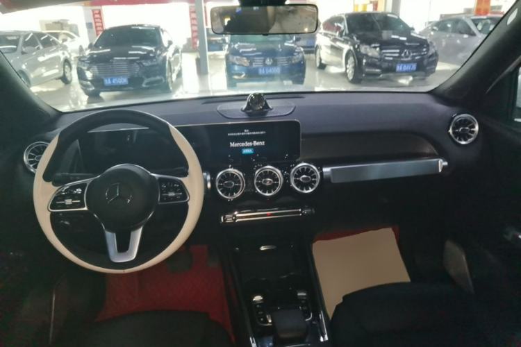 Used Mercedes-Benz GLB 2020 GLB 200 Dynamic Edition Center Console