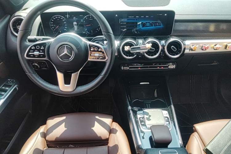 Used Mercedes-Benz GLB 2020 GLB 200 Dynamic Edition Center Console