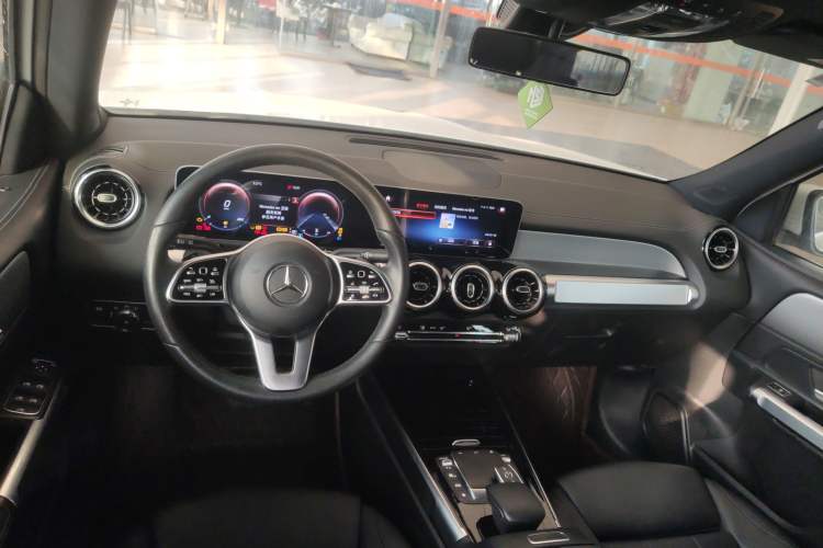 Used Mercedes-Benz GLB 2020 GLB 180 Dynamic Edition Center Console