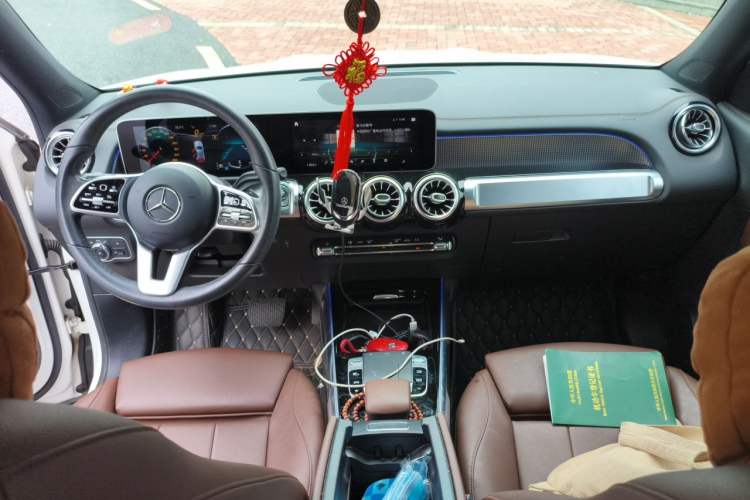 Used Mercedes-Benz GLB 2020 GLB 200 Stylish Edition Center Console