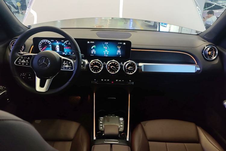 Used Mercedes-Benz GLB 2020 Updated GLB 200 Dynamic Edition Center Console