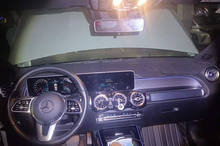 Used Mercedes-Benz GLB 2020 GLB 200 Stylish Edition Center Console