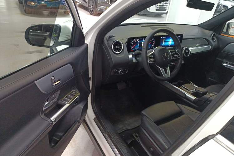 Used Mercedes-Benz GLB 2020 GLB 180 Dynamic Edition Driver Seat