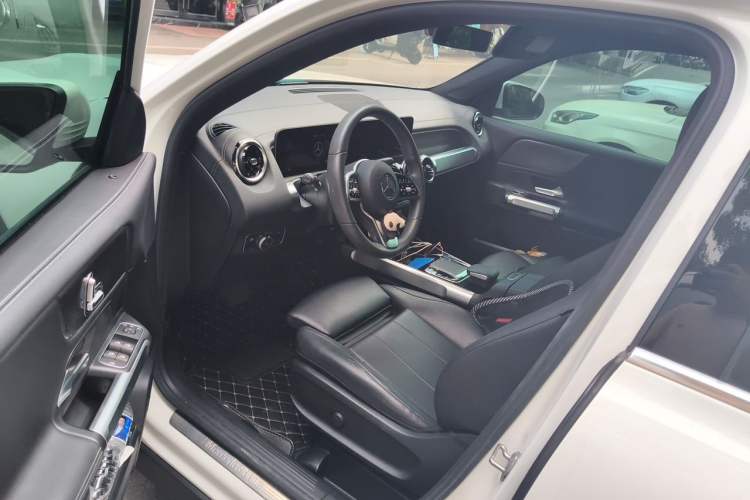 Used Mercedes-Benz GLB 2020 GLB 200 Dynamic Edition Driver Seat