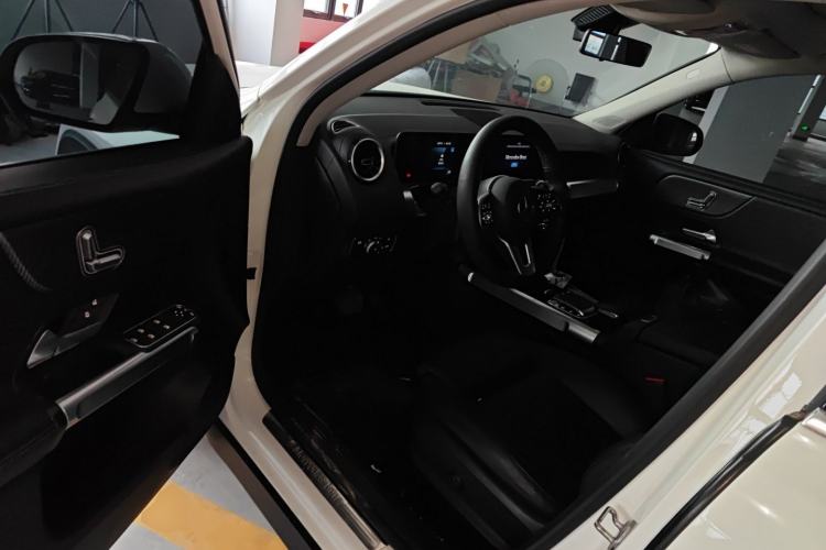 Used Mercedes-Benz GLB 2020 GLB 200 Dynamic Edition Driver Seat