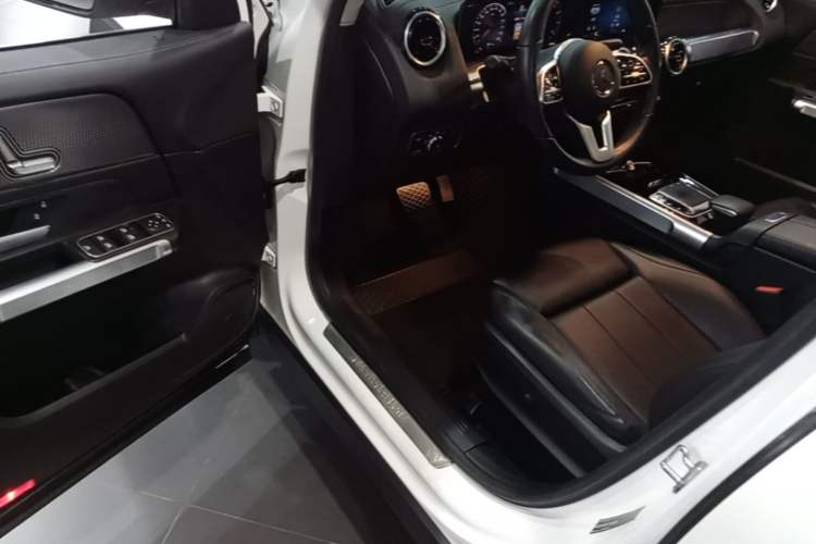 Used Mercedes-Benz GLB 2020 GLB 200 Dynamic Edition Driver Seat