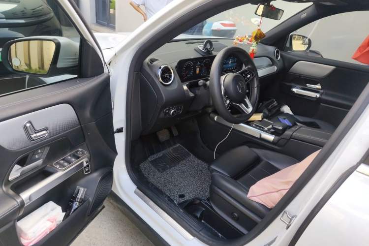 Used Mercedes-Benz GLB 2020 GLB 180 Dynamic Edition Driver Seat
