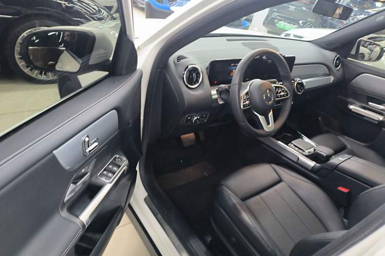Used Mercedes-Benz GLB 2020 GLB 180 Dynamic Edition Driver Seat