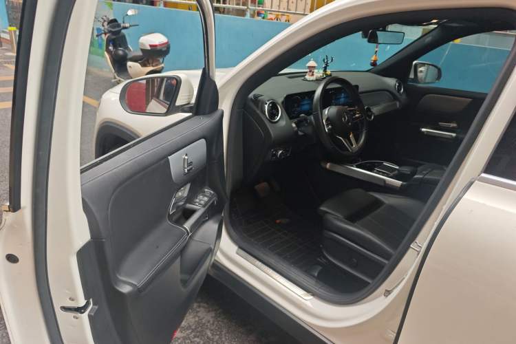 Used Mercedes-Benz GLB 2020 GLB 180 Dynamic Edition Driver Seat