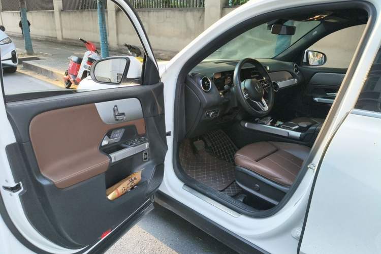 Used Mercedes-Benz GLB 2020 GLB 180 Dynamic Edition Driver Seat