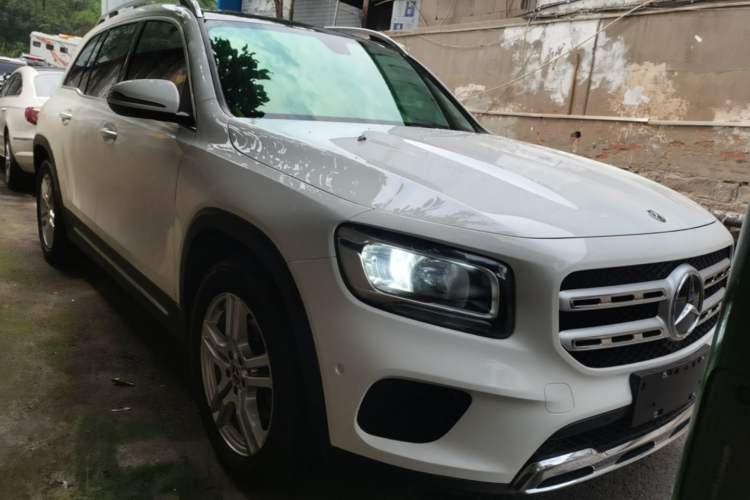 Used Mercedes-Benz GLB 2020 GLB 180 Dynamic Edition Front Right 45 Deg
