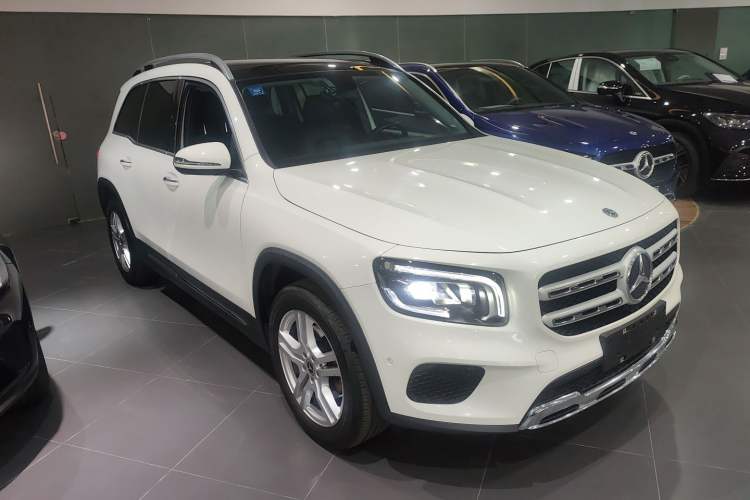 Used Mercedes-Benz GLB 2020 GLB 200 Dynamic Edition Front Right 45 Deg