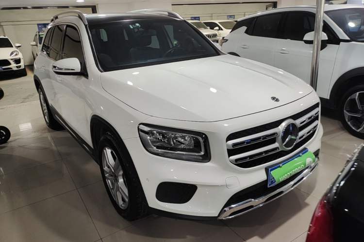 Used Mercedes-Benz GLB 2020 GLB 180 Dynamic Edition Front Right 45 Deg
