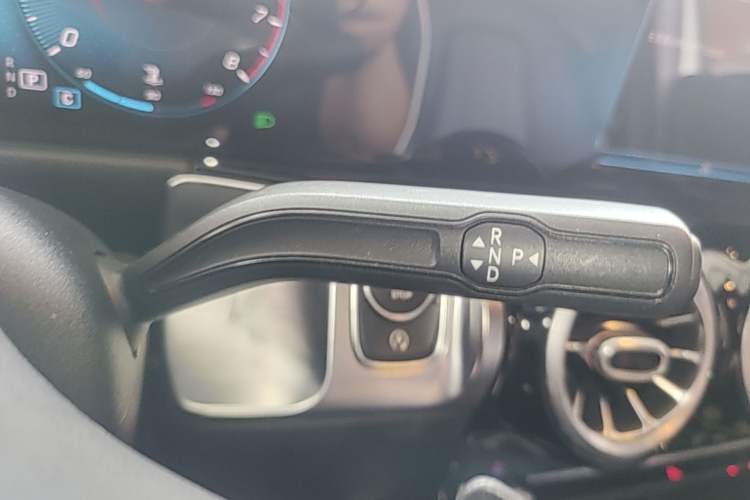 Used Mercedes-Benz GLB 2020 Updated GLB 200 Dynamic Edition Gear Lever