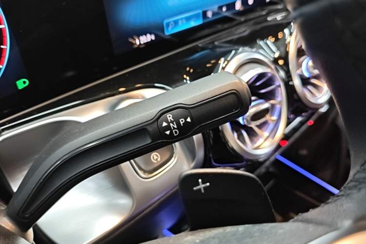 Used Mercedes-Benz GLB 2020 GLB 200 Stylish Edition Gear Lever
