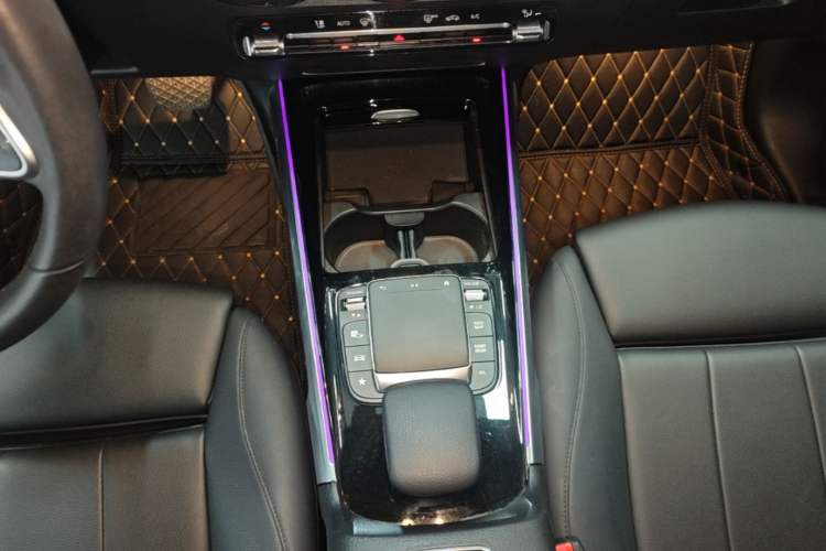 Used Mercedes-Benz GLB 2020 Updated GLB 200 Dynamic Edition Gear Lever