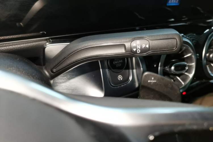 Used Mercedes-Benz GLB 2020 Facelift GLB 200 Fashion Edition Gear Lever
