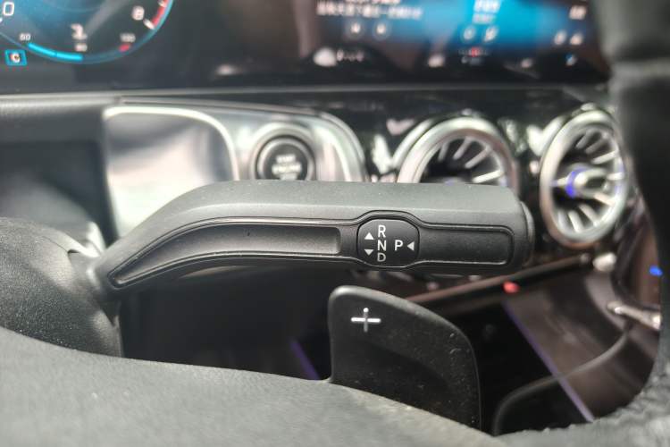 Used Mercedes-Benz GLB 2020 GLB 200 Stylish Edition Gear Lever
