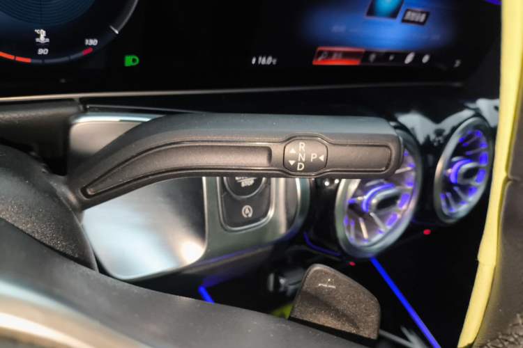 Used Mercedes-Benz GLB 2020 Updated GLB 200 Dynamic Edition Gear Lever